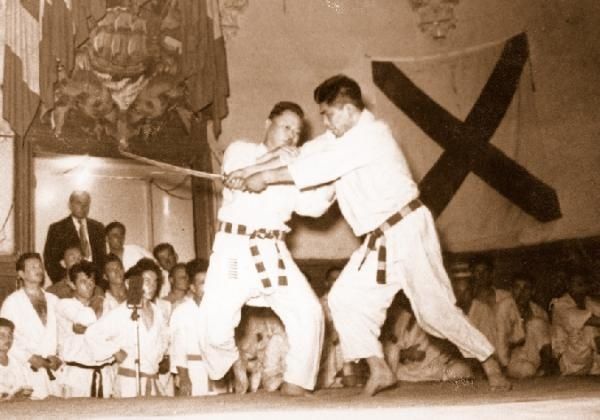 Red belt with white squares Kawaishioratoirelr-1